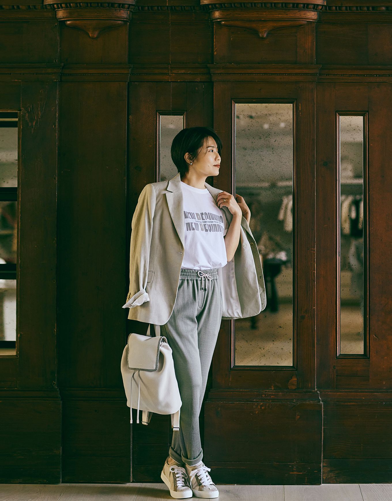 大人コーデ_2,春コーデ_2,パンツ_2,Tシャツ_2,ジャケット_1,バッグ_2,靴_1,スニーカー_1