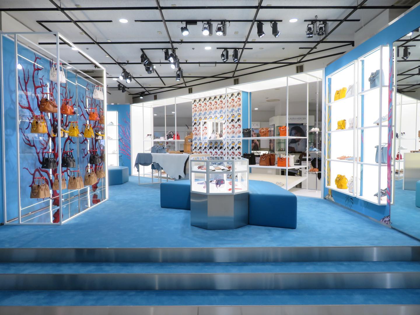「TOD’S AQUARIUM(トッズ アクアリウム)」は2019年4月2日まで。