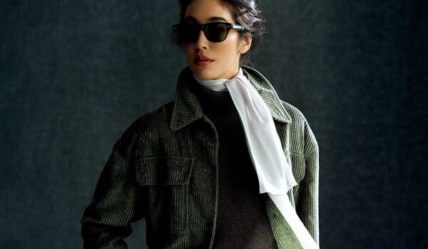 11/2 Sun｜「ブルネロ クチネリ」のコーデュロイジャケット×ラメデニムで、ドラマティックな旬レイヤードを叶えて【365日コーディネート】