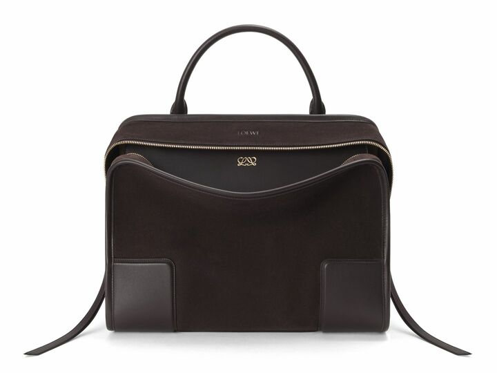 「ロエベ」のバッグ『アマソナ180』