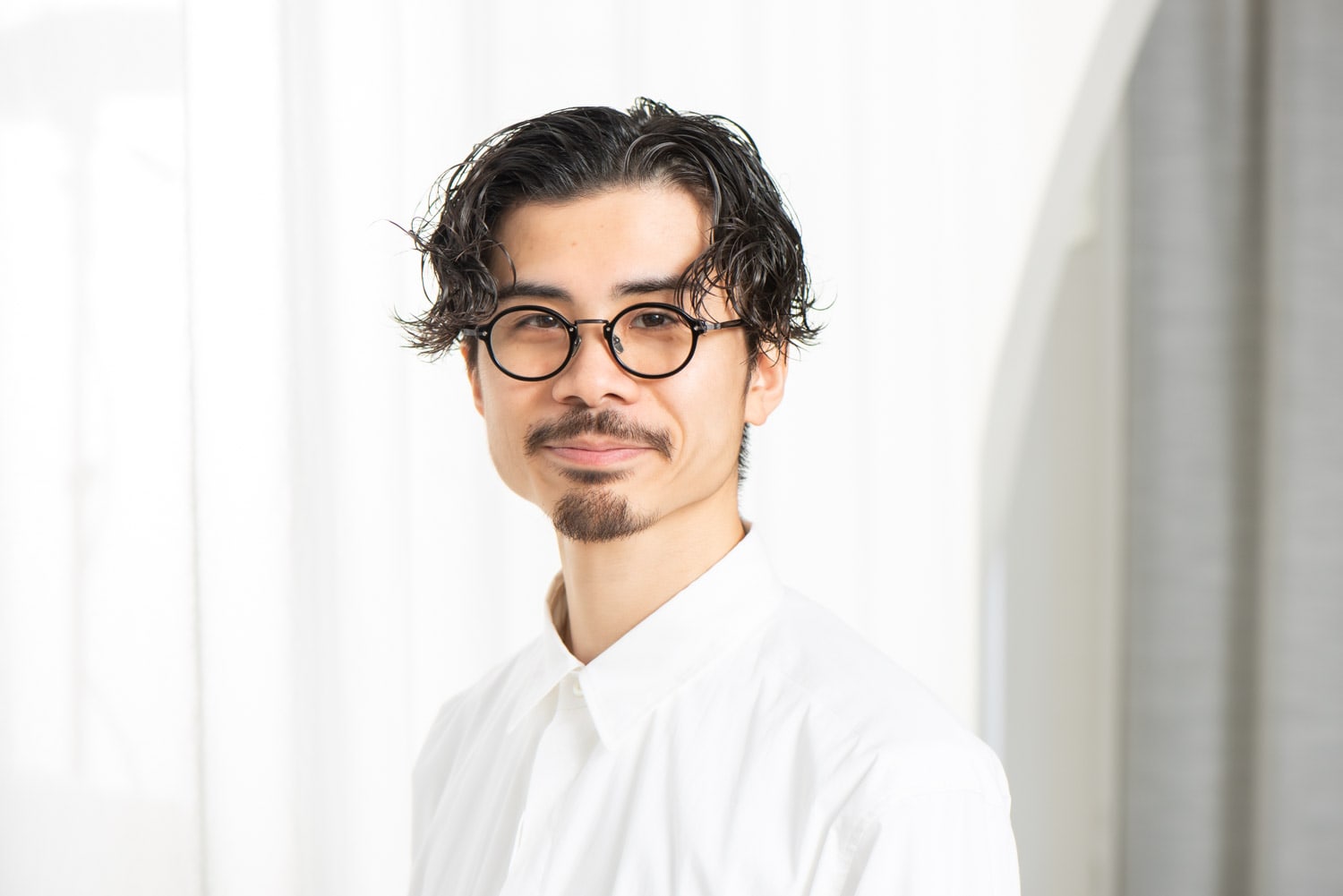 Cocoon 銀座店の店長・泰斗さん。最近はいろいろな便利グッズ探しが習慣になっているそう。「銀座店のオープンにともない、東急ハンズなどでいろいろなものを探しているうちに、便利グッズを探すのが楽しくなってきました!おもしろいものがあったら、ご紹介しますね」Instagramアカウント@cocoon_taito