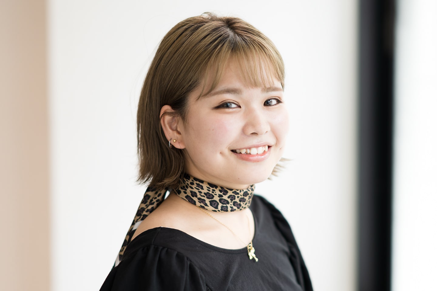 Velvet on the Beach デザイナー・角園侑希さん。月に1~2回は泳いでいるとか。「1㎞は泳ぐようにしています。運動不足を解消したくて始めましたが、今は身体を引き締めたいですね」