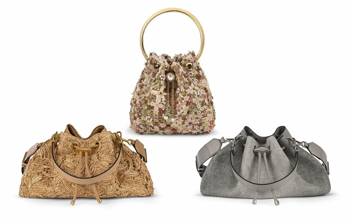 ジミー チュウ」の最新アイコンバッグ｜革新的な素材＆アートのような