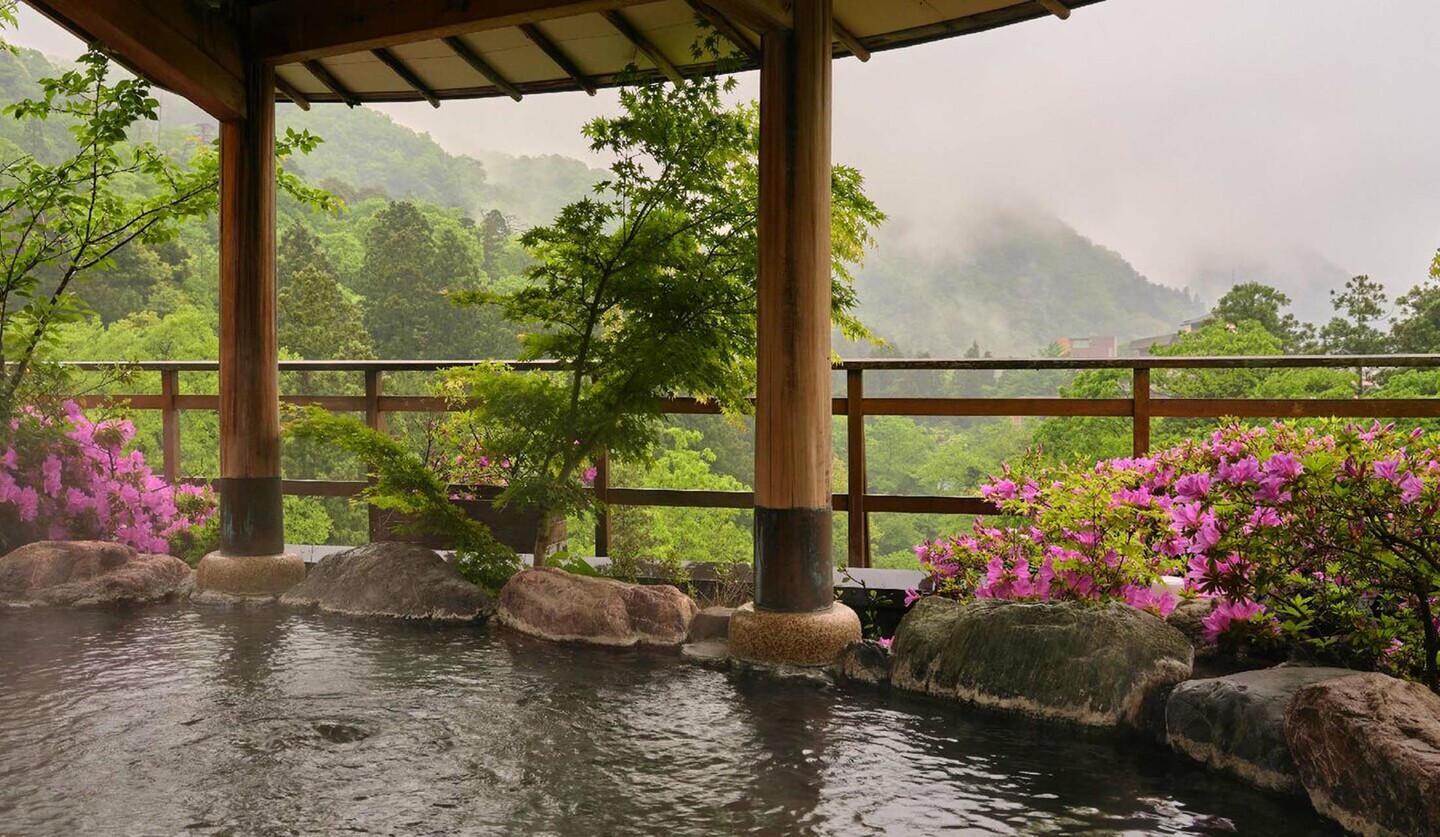 石川県・山中温泉「花紫」の展望露天風呂
