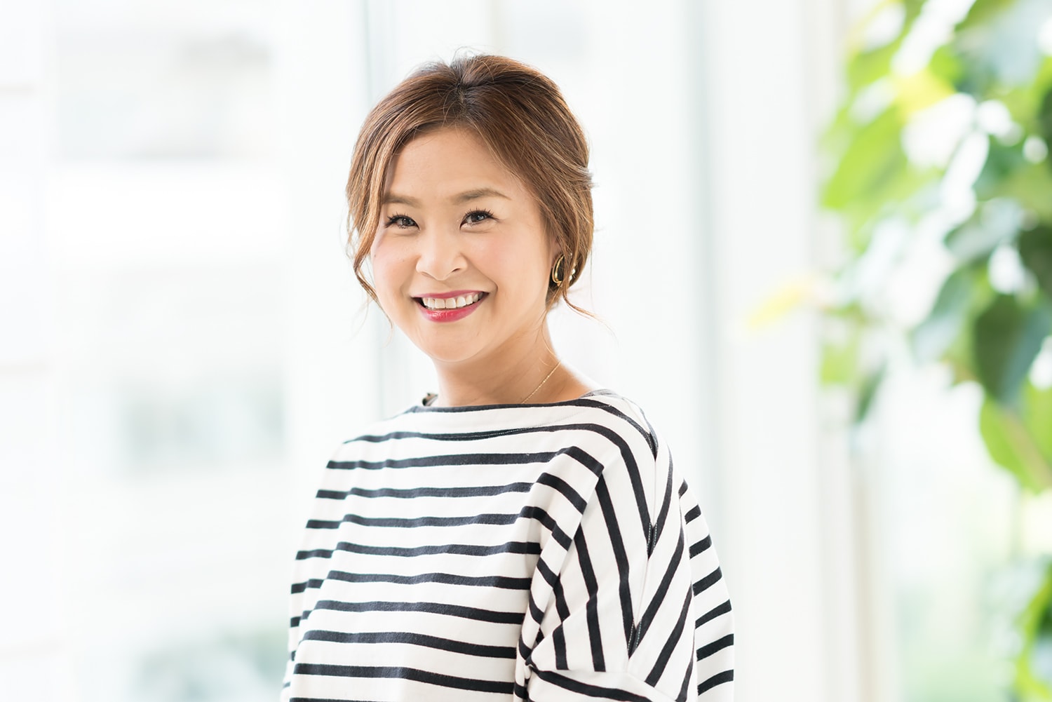 kakimoto arms LaLa terrace MUSASHIKOSUGI店 ディレクター・林 麻美さん。花が大好きでフラワーアレンジメントを習っているとか。「後輩の結婚式で花のウェルカムボードを作ったら、とても喜ばれました」