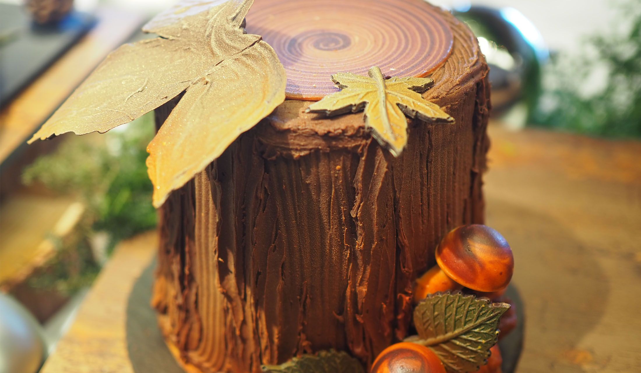 丸太や切り株をチョコレートで再現したケーキのクオリティがすごい ウェスティンホテル東京の19クリスマスケーキ８選 Precious Jp プレシャス