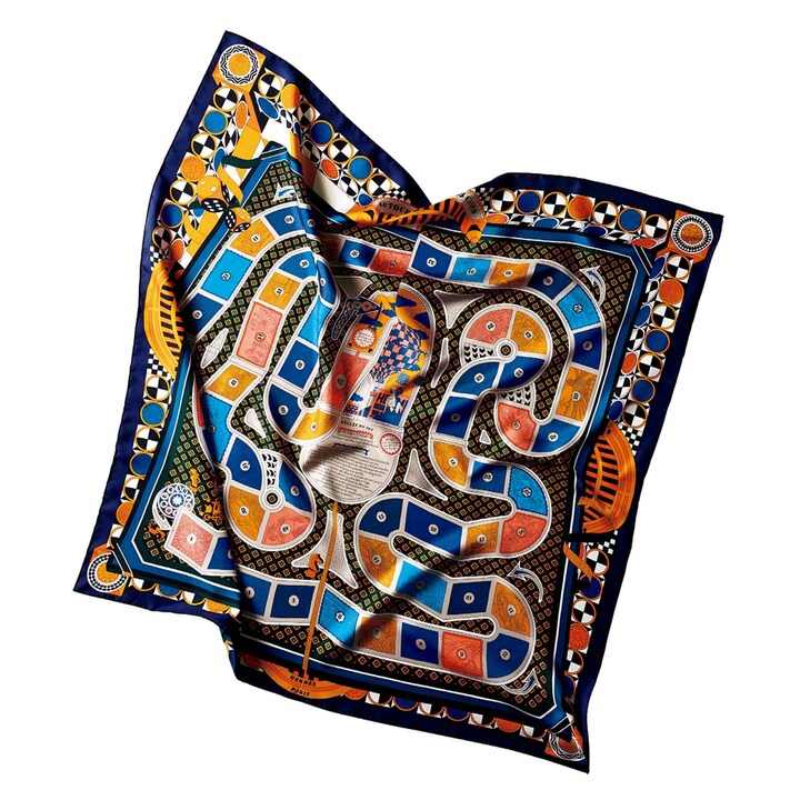 スカーフ「カレ 90『63マスの世界旅行（LE TOUR DU MONDE EN 63 CASES）』」［素材：シルクツイル、サイズ：縦90×横90cm、サイコロ付き］￥52,000（エルメスジャポン）　[Precious2018年10月号140ページ] 