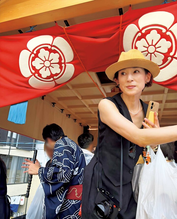 京都旅行中の鈴木保奈美さん