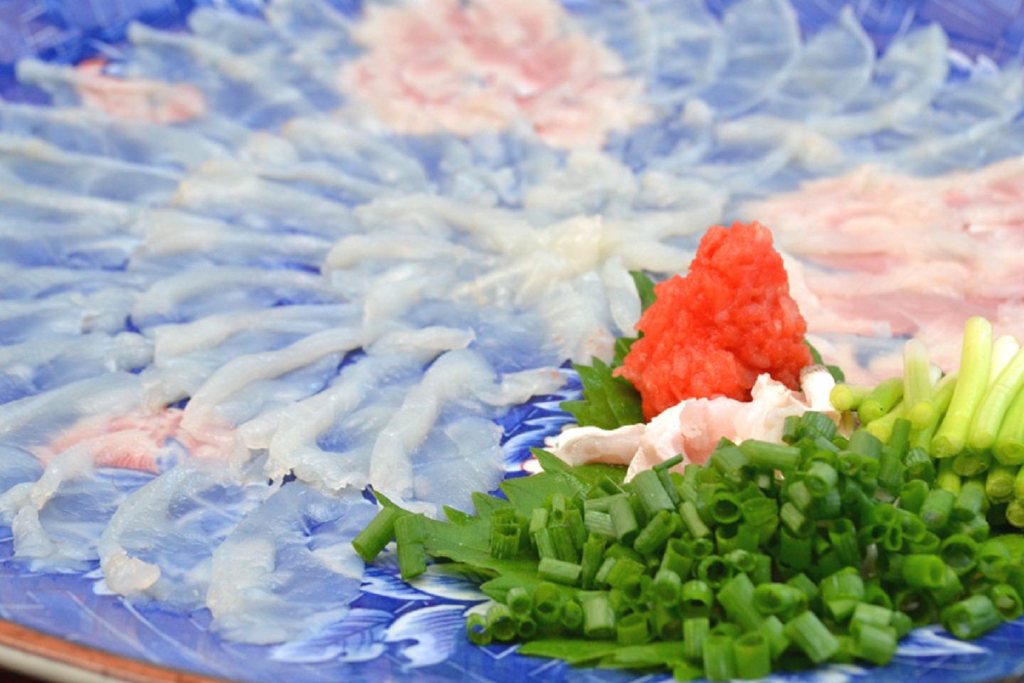 ふぐ刺しは2~3枚ずつが適量
