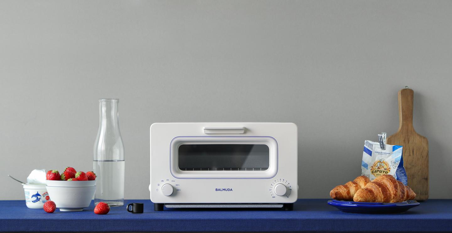 「BALMUDA The Toaster」のブランドショップ限定カラー・ホワイト×ブルー¥22,900(税別)