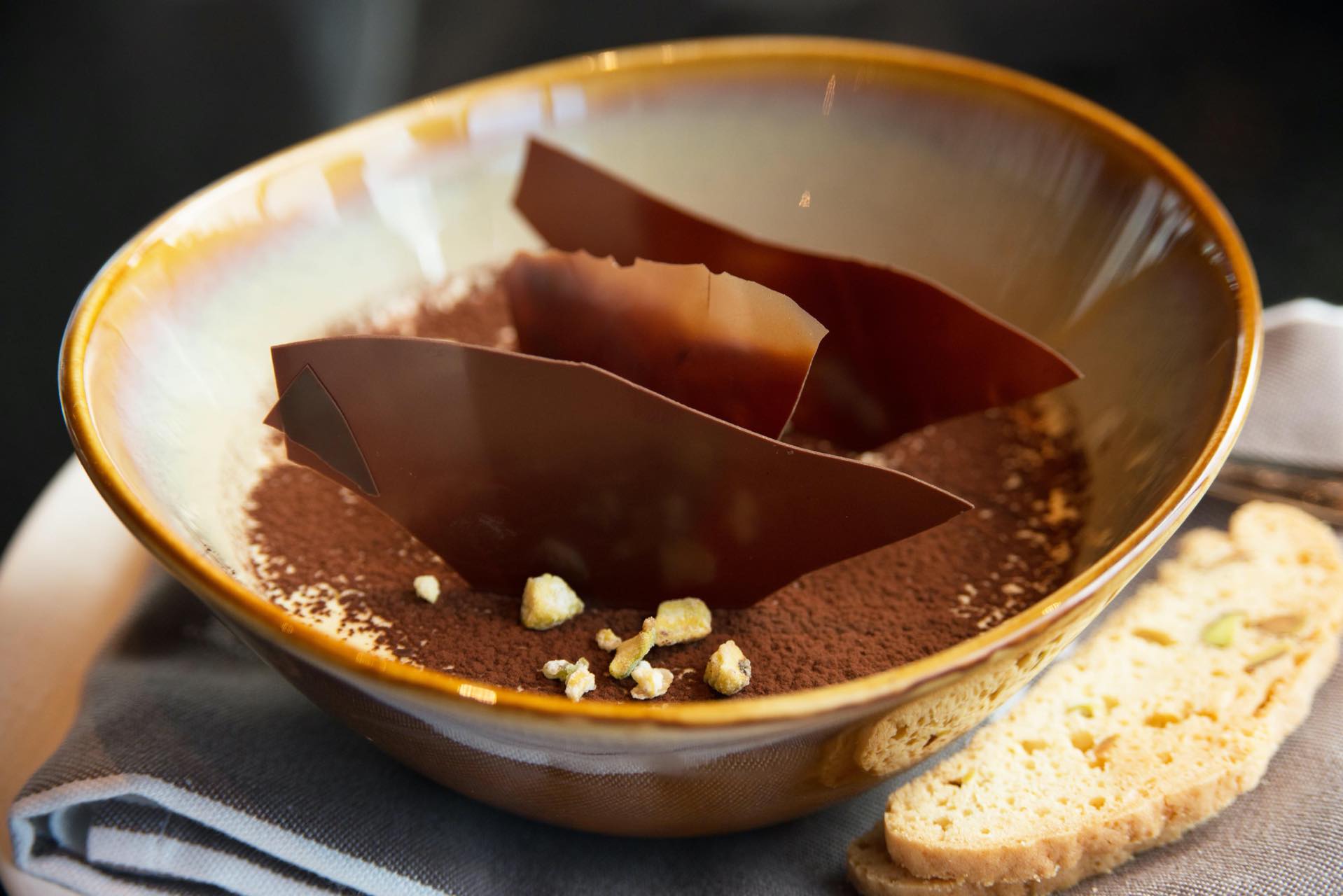 ビスコッティを添えたマスカルポーネのティラミス。結構な量だけどもすんなり食べられてしますのが不思議。