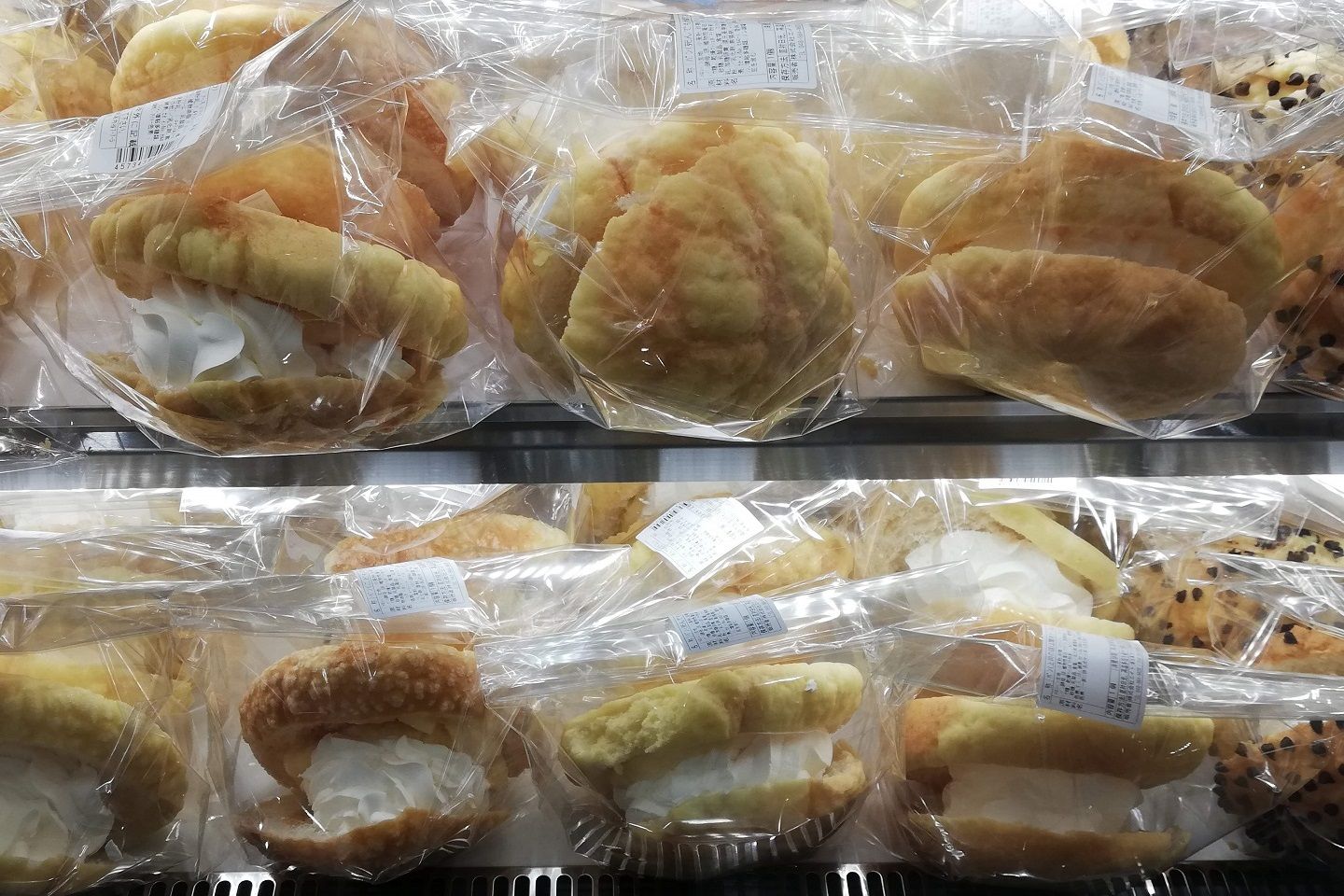 個包装のシュークリームメロンパン