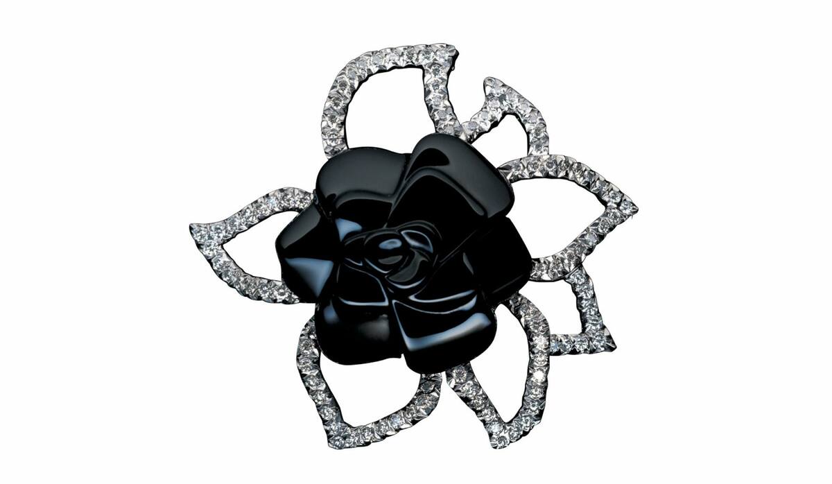★幻想的なカメリアモチーフ★CHANEL ブローチ 凛として、存在自体が美しい。シャネルのカメリアモチーフの