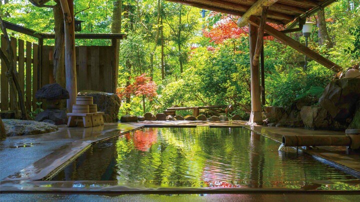 宮城県・東鳴子温泉「旅館大沼」の庭園貸切露天風呂「母里の湯」