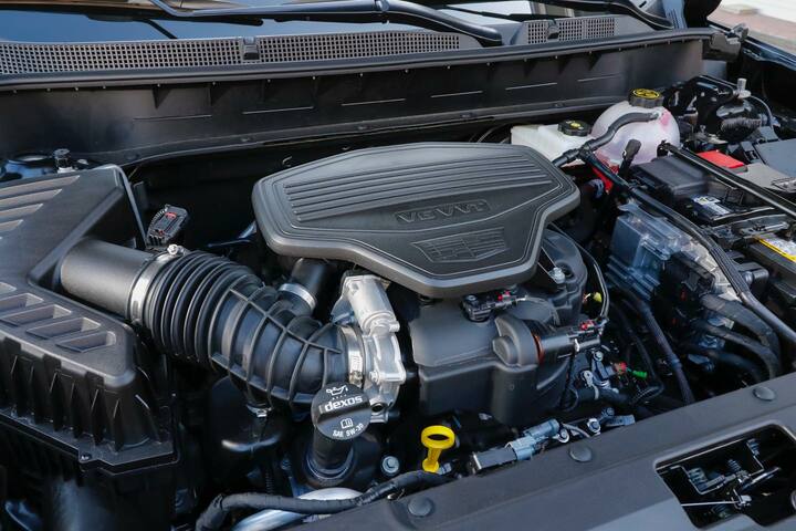 9速ATの働きもあり、V6ユニットはとても滑らかにまわってクルマを加速させる。