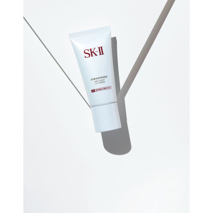 アトモスフィアエアリー ライト UV クリーム 30g ￥8,500 ※編集部調べ（SK-Ⅱ）　[Precious2018年5月号183ページ] 　