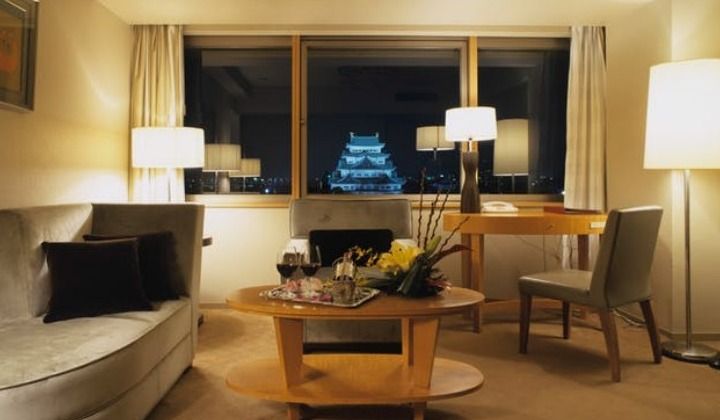 名古屋城が見えるホテルの部屋の内観