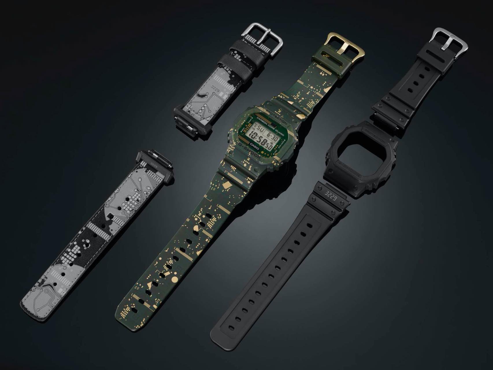 中央がグリーン樹脂タイプ。マットブラックをあしらう樹脂製のベゼル&バンド(右)、モノトーンのクロスバンド(左)に付け替えが可能。