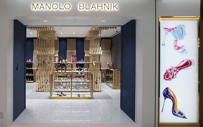 マノロ・ブラニク(Manolo Blahnik)のGINZA SIX店外観