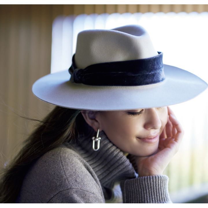 ハット￥39,000（ヘレンカミンスキー表参道ヒルズ店）　[Precious2018年11月号92ページ] 