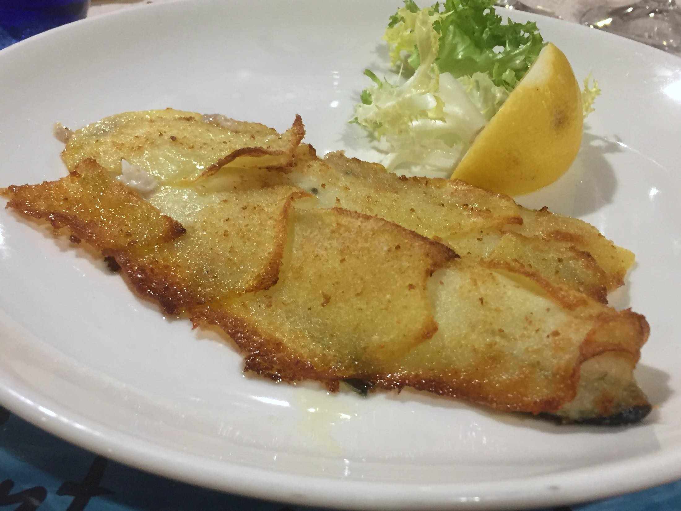 この日の白眉はスズキのロースト。一見ごく普通の魚料理だが柔らかい火の通し加減とジャガイモの美味しさが忘れられない。