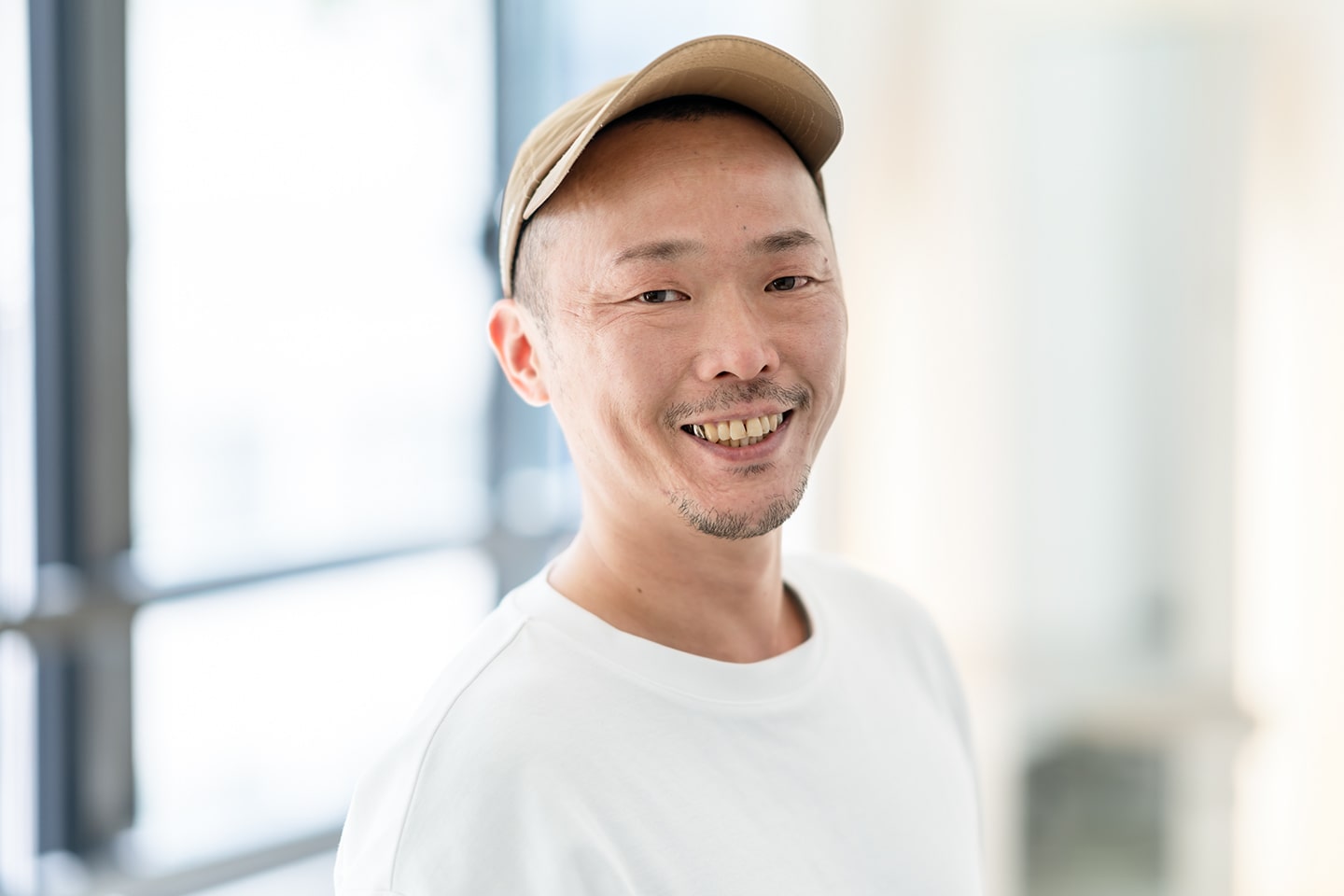 FIX-UP銀座店 スタイリスト・幡矢智之さん。昨年10月から柴犬を飼い始めたとか。「以前は食べ歩きが趣味でしたが、今は真っ直ぐ家に帰ります。もうぞっこんです」