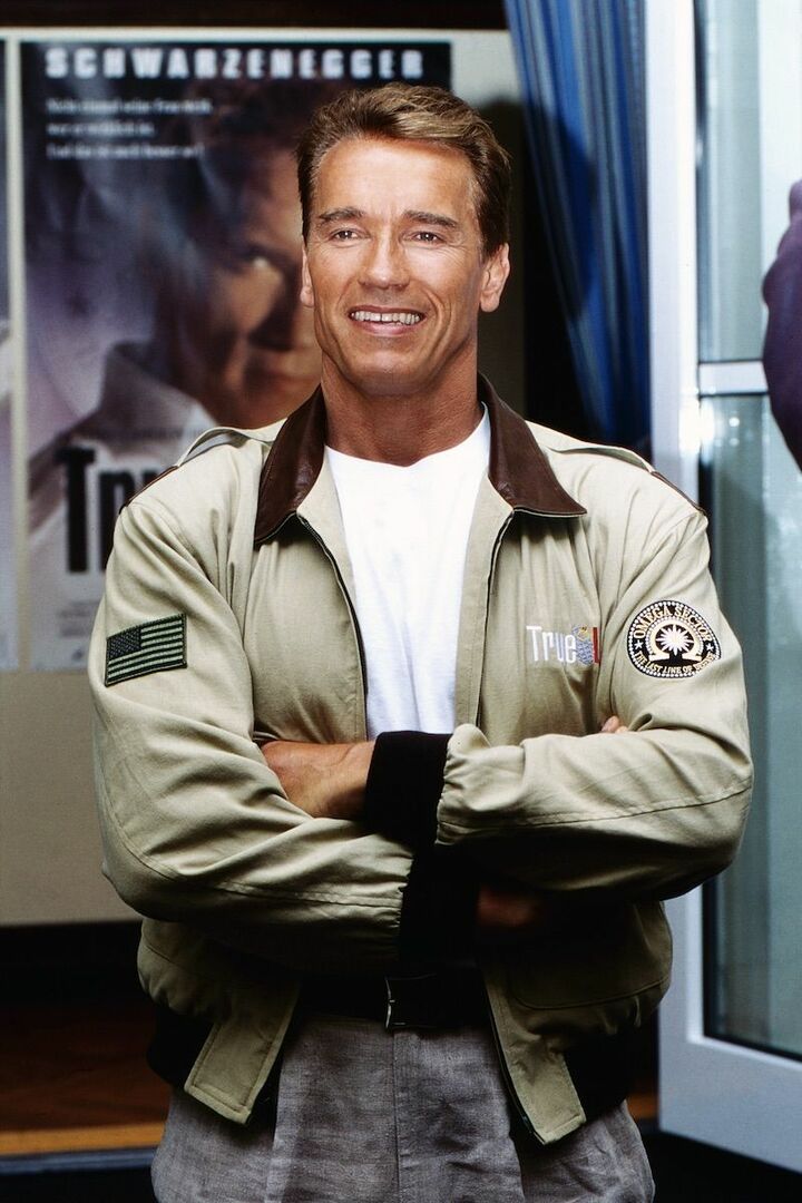 映画プレミアにて、主演のアーノルド・シュワルツェネッガー。