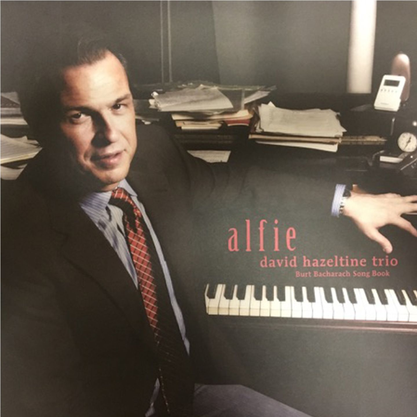 David Hazeltine Trio 「In Between The Heartaches」 ※画像をクリックするとAmazon MP3ダウンロードストアへとびます (iTunes Storeはこちら)