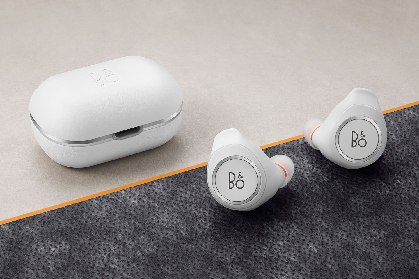 イヤフォン「Beoplay E8 Motion」¥38,000(税込)