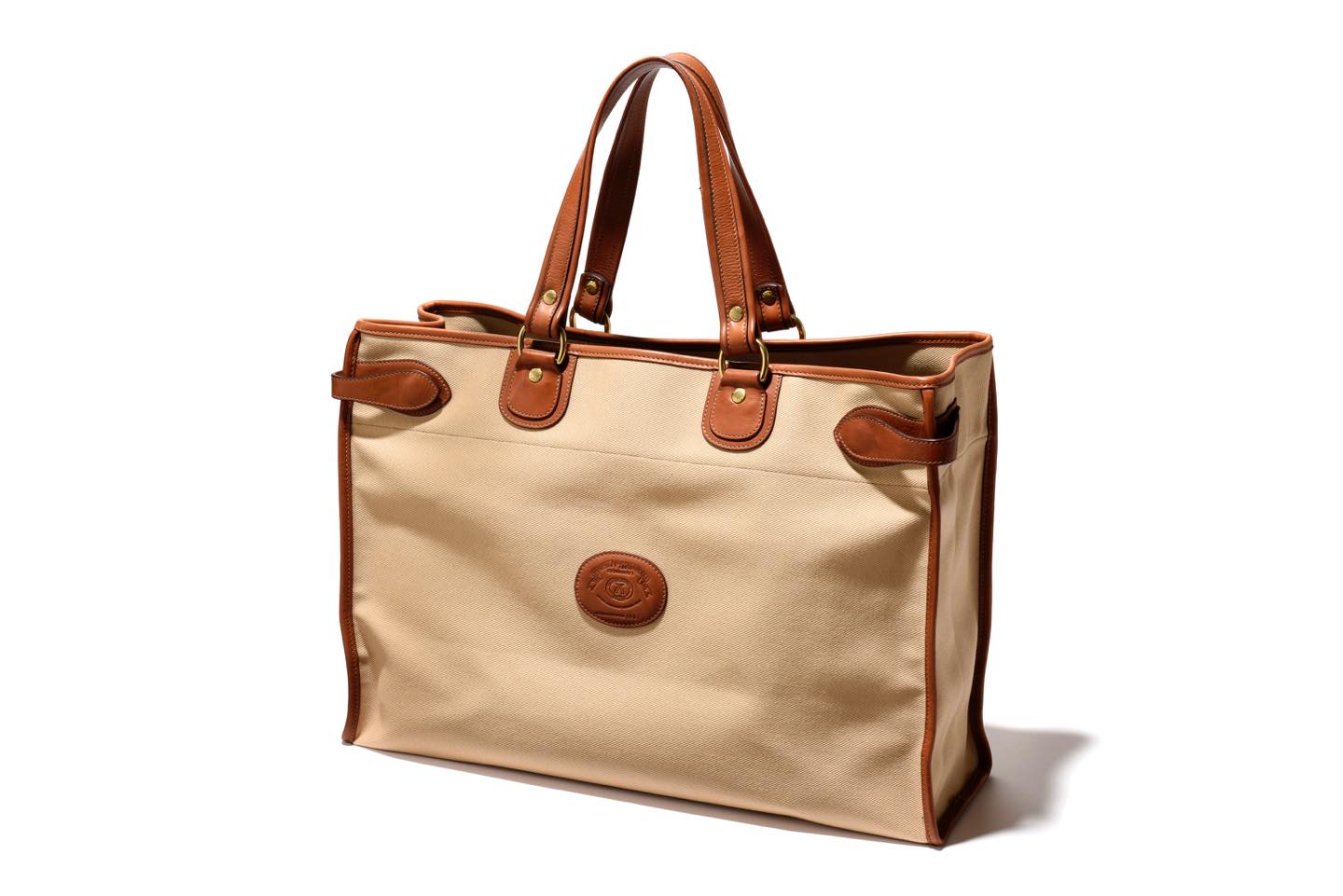 【W49×H35×D15cm】トートバッグ¥55,000(シップス 銀座店〈グルカ〉)※サイズは編集部調べ