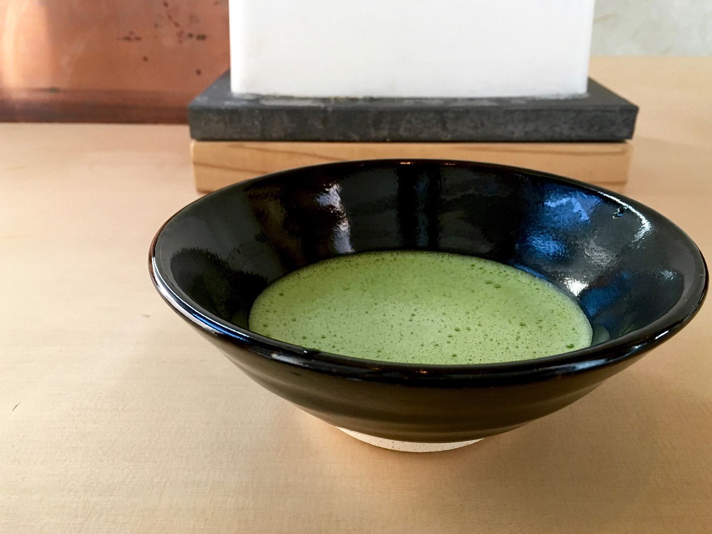 茶の湯に通じるおもてなし「万 分室」は「野草茶と漆喰竃炊き粥茶」¥3,500(税抜)から。