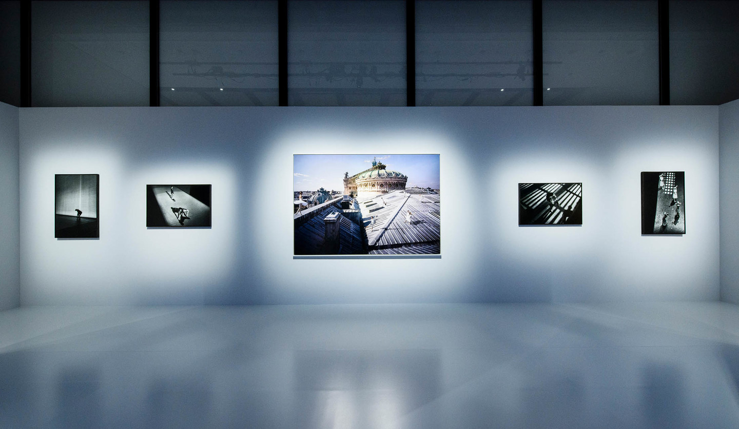 「CHANEL NEXUS HALL（シャネル・ネクサス・ホール）」の写真展「ピエール=エリィ ド ピブラック展」会場