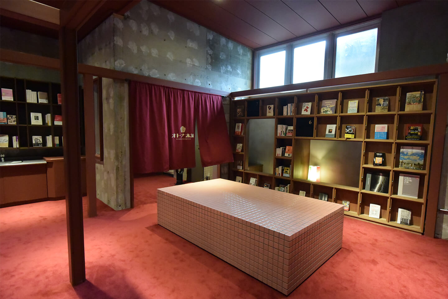 「松本本箱」内の本屋