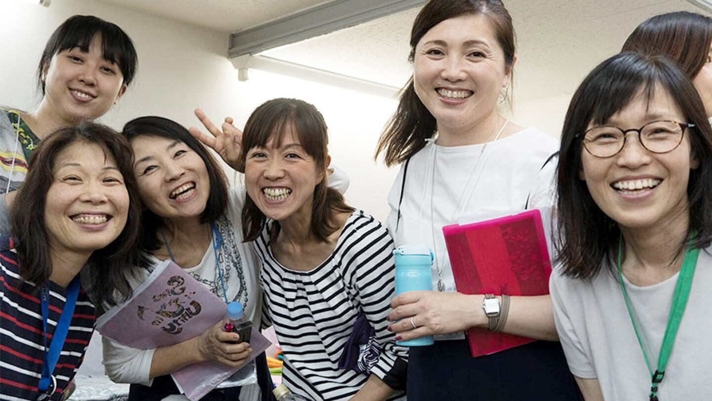 ゴスペル教室に通う女性たち