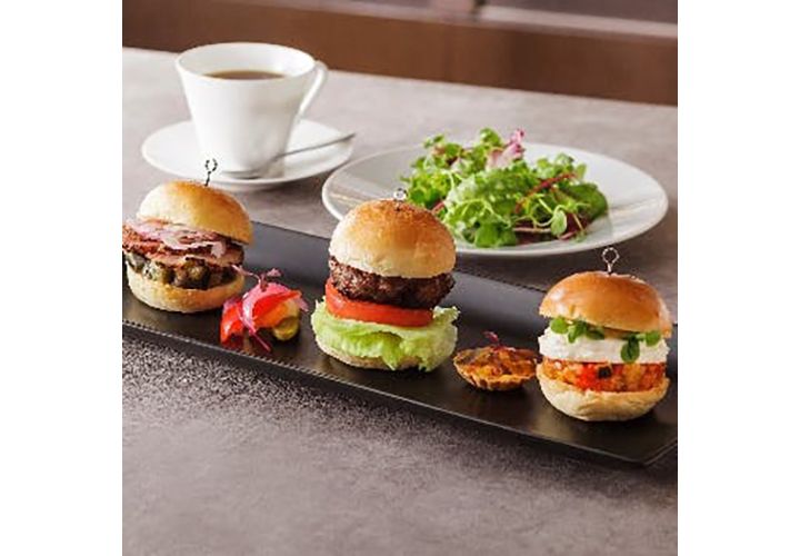 「イグ・カフェ ヒルトンプラザウエスト店」の「ミニバーガー3種」(大阪市北区梅田)