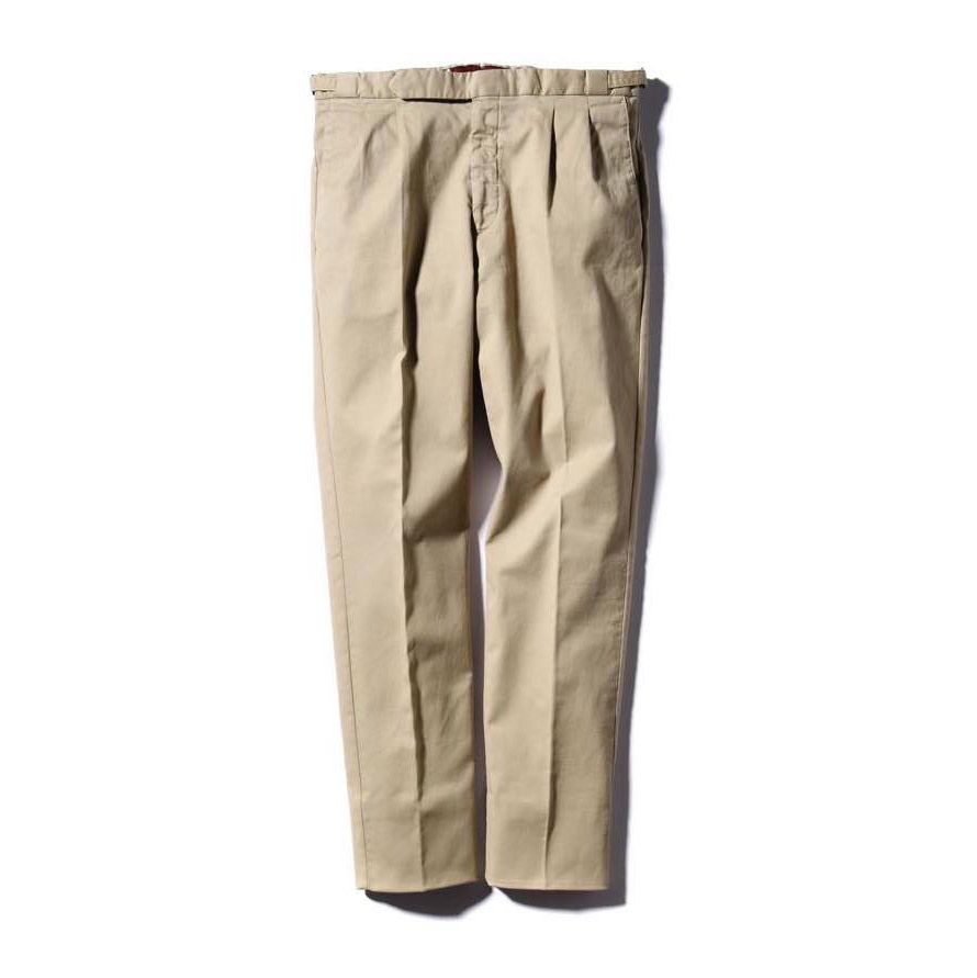 パンツ¥48,000(トレメッツォ〈タリアトーレ〉)