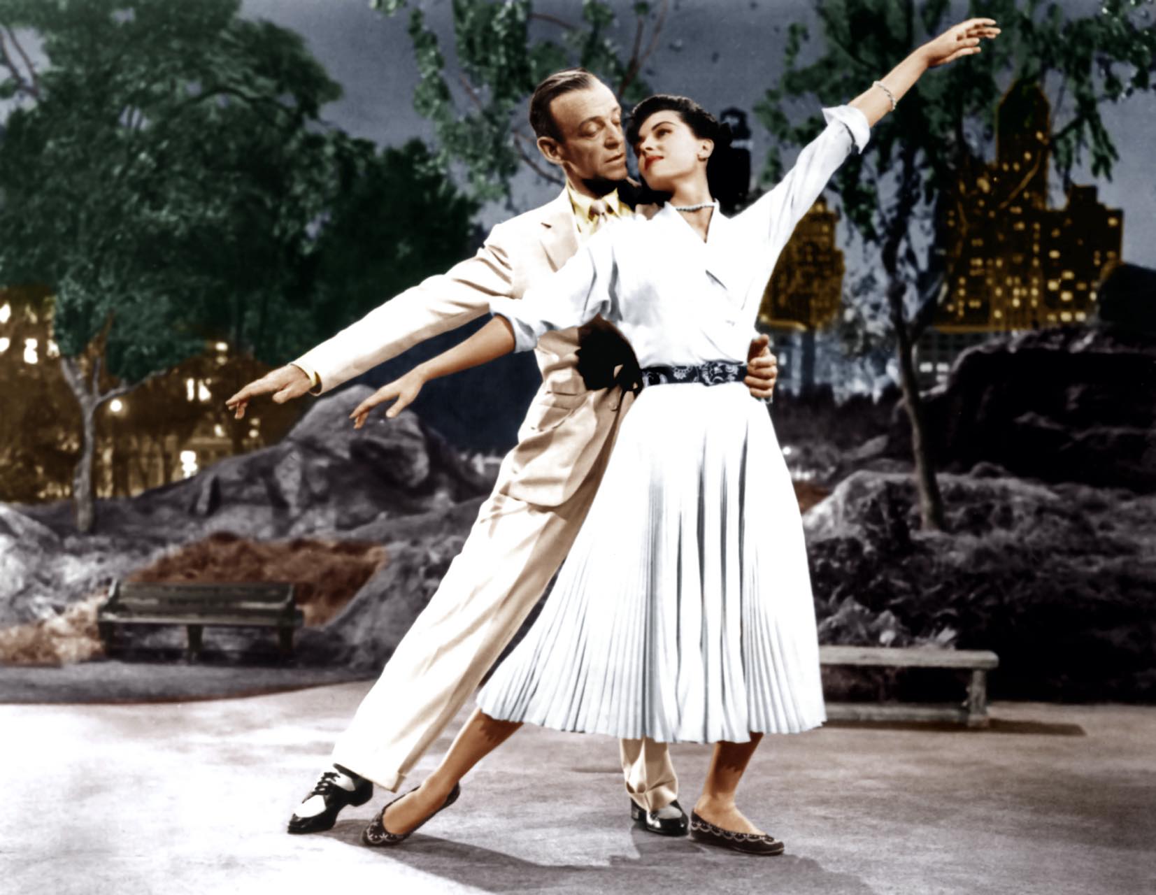 『バンド・ワゴン』(1953) アステアとチャリースによる「Dancing In The Dark」。写真:Photofest/アフロ