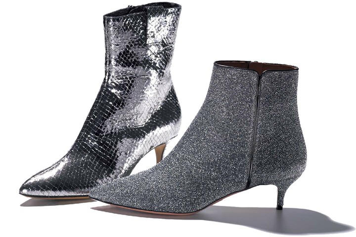 左から／ブーツ￥81,000【ヒール：5.5cm】［ゴートレザー］（ジョルジオ アルマーニ ジャパン〈エンポリオ アルマーニ〉）、ブーツ「クワント ブーティ」￥108,000【ヒール：4.5cm】［メタリックメッシュニット×カーフレザー］（エストネーション〈アクアズーラ〉）　[Precious2018年11月号149ページ]