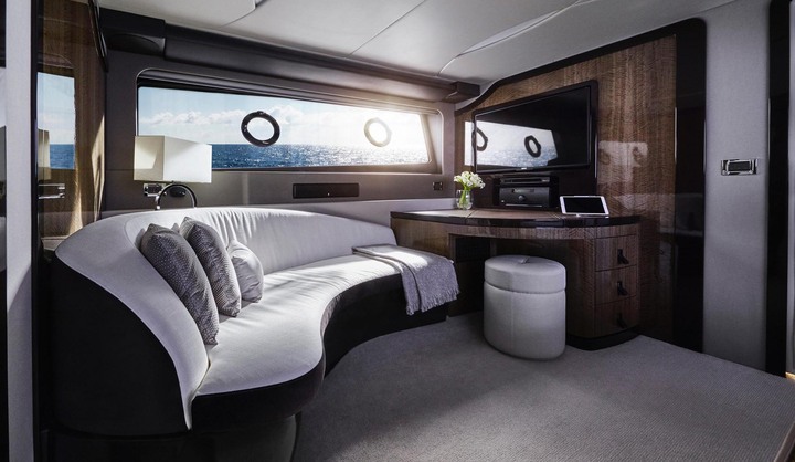 LEXUS「LY650」の内装2