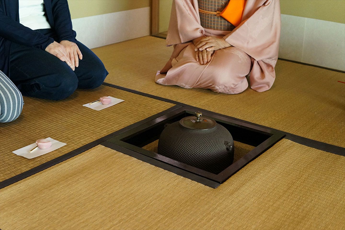 4畳のお部屋でお茶会を