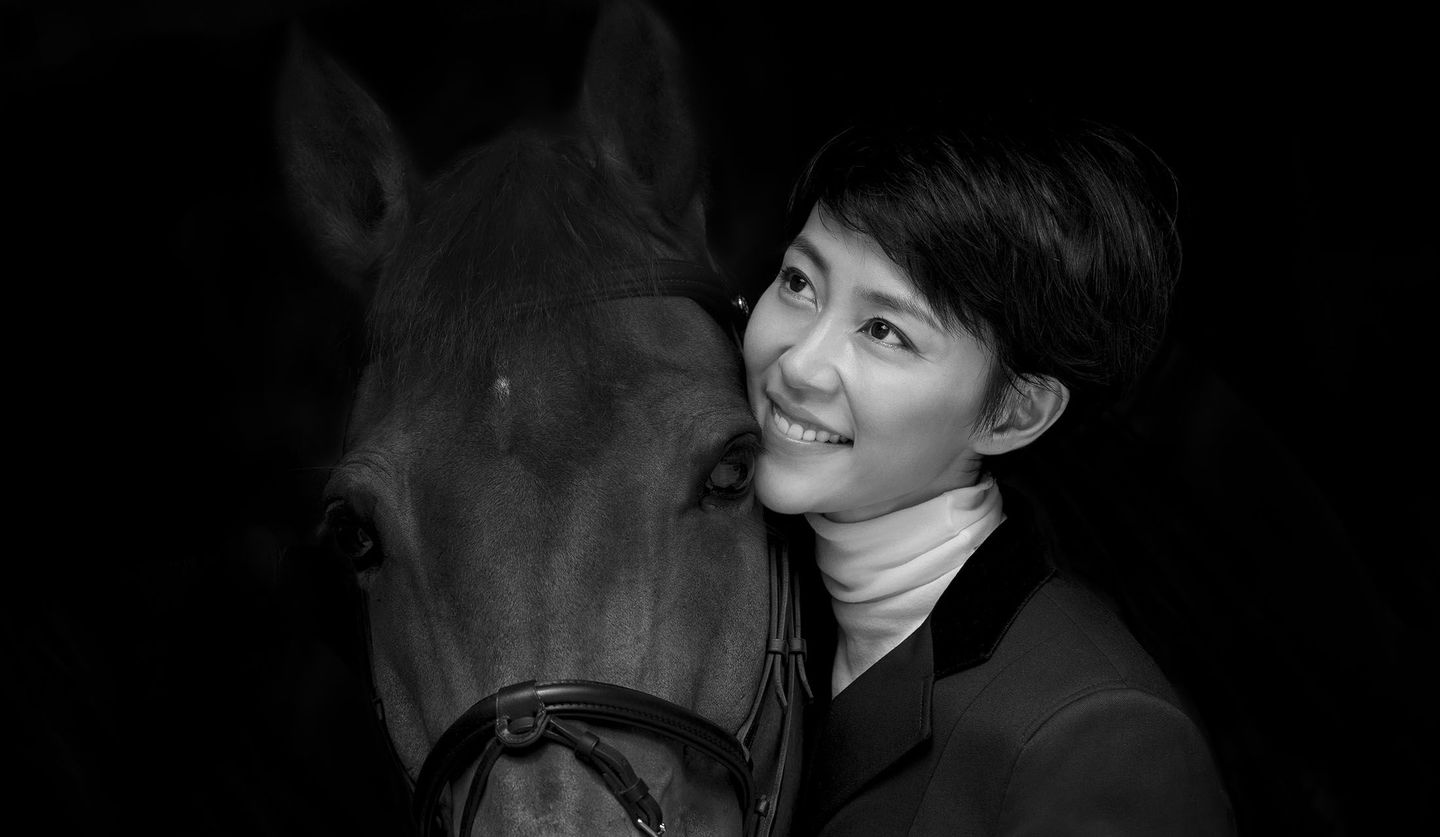 女優の木村佳乃さんが愛用！エルメスの「乗馬服」の美しさに心奪われて