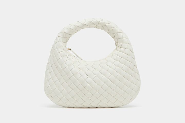 「ボッテガ・ヴェネタ」のバッグ『ヴェネタ』