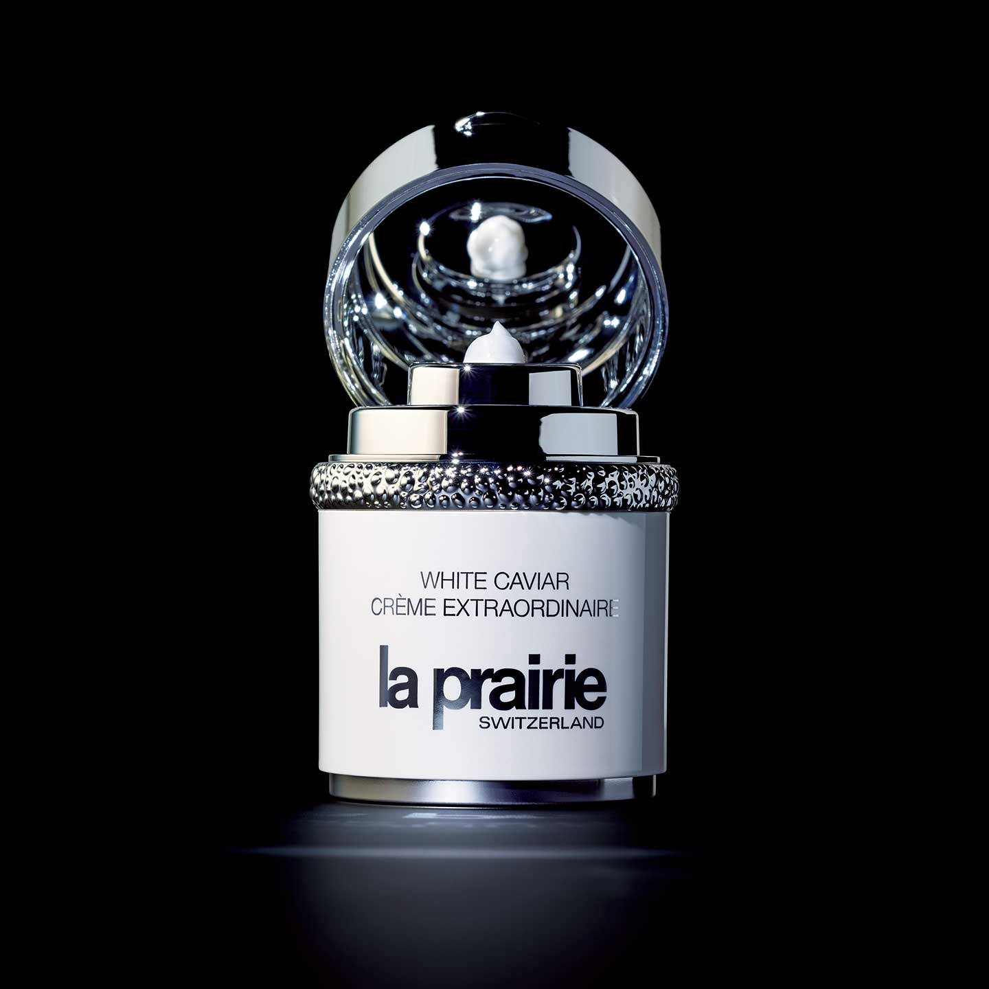ラ・プレリー イルミネーティング クレーム エクストラ オーディネア 60ml ¥77,900(ラ・プレリー) ※2019年5月1日(水)より価格が¥80,200に変更となります