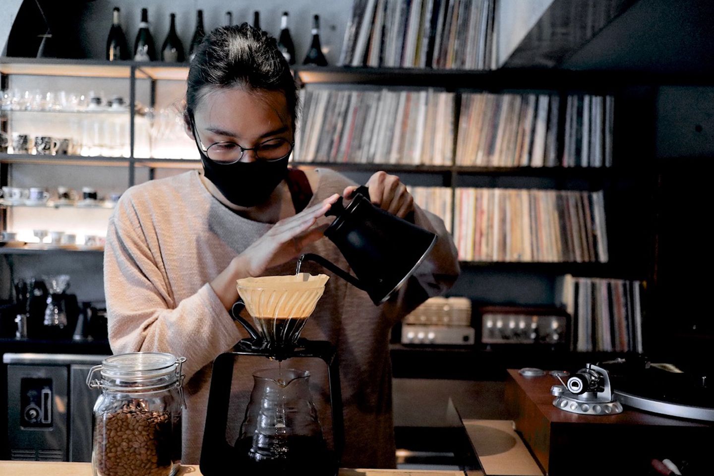 ハンドドリップで淹れるスペシャルティコーヒー