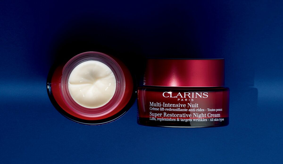 眠っている間のケアで気になるフェイスラインをすっきり！ クラランス