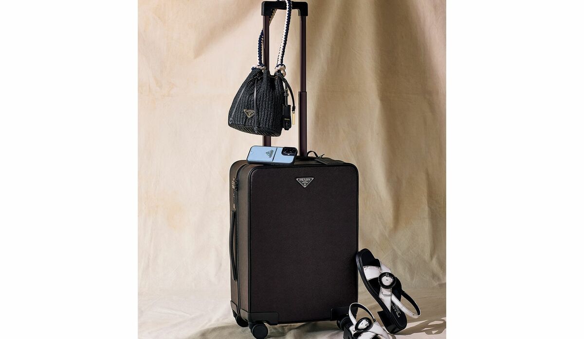 【美品】PRADA ネイビーSAFFIANO キャリーケース機内持ち込み可能 美品】PRADA ネイビーSAFFIANO キャリーケース機内持ち込み可能