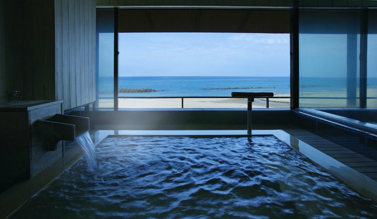 湯野浜温泉「游水亭 いさごや」、「吟水湯」の展望露天風呂