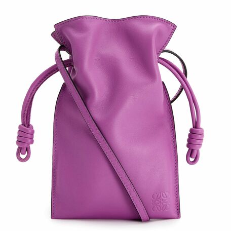 ロエベの名作バッグ「フラメンコ」に新作が仲間入り！縦長シェイプでスマートな印象に | Precious.jp（プレシャス）