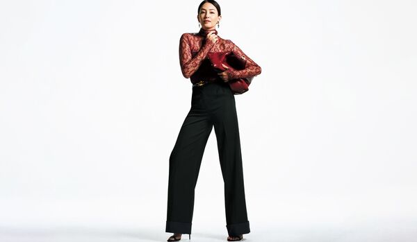 どんなシーンでも格上の存在感を放つ「ドルチェ＆ガッバーナ」の黒パンツ｜かっこよくて女性らしい佇まい