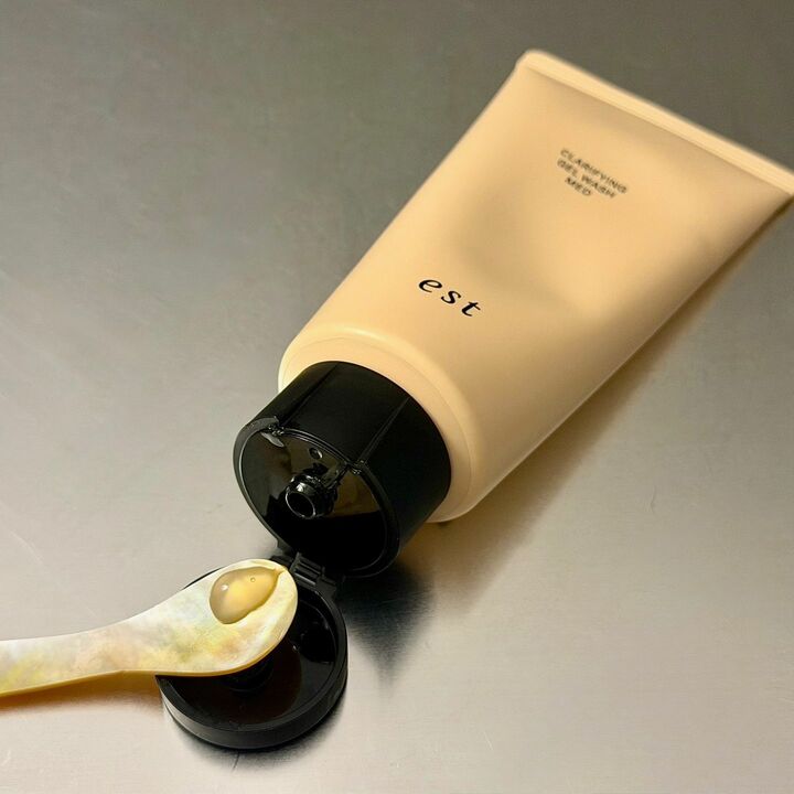 エスト クラリファイイング ジェルウォッシュ MED 130g ￥5,280(5月27日より一部店舗にて先行発売、６月５日全国発売)